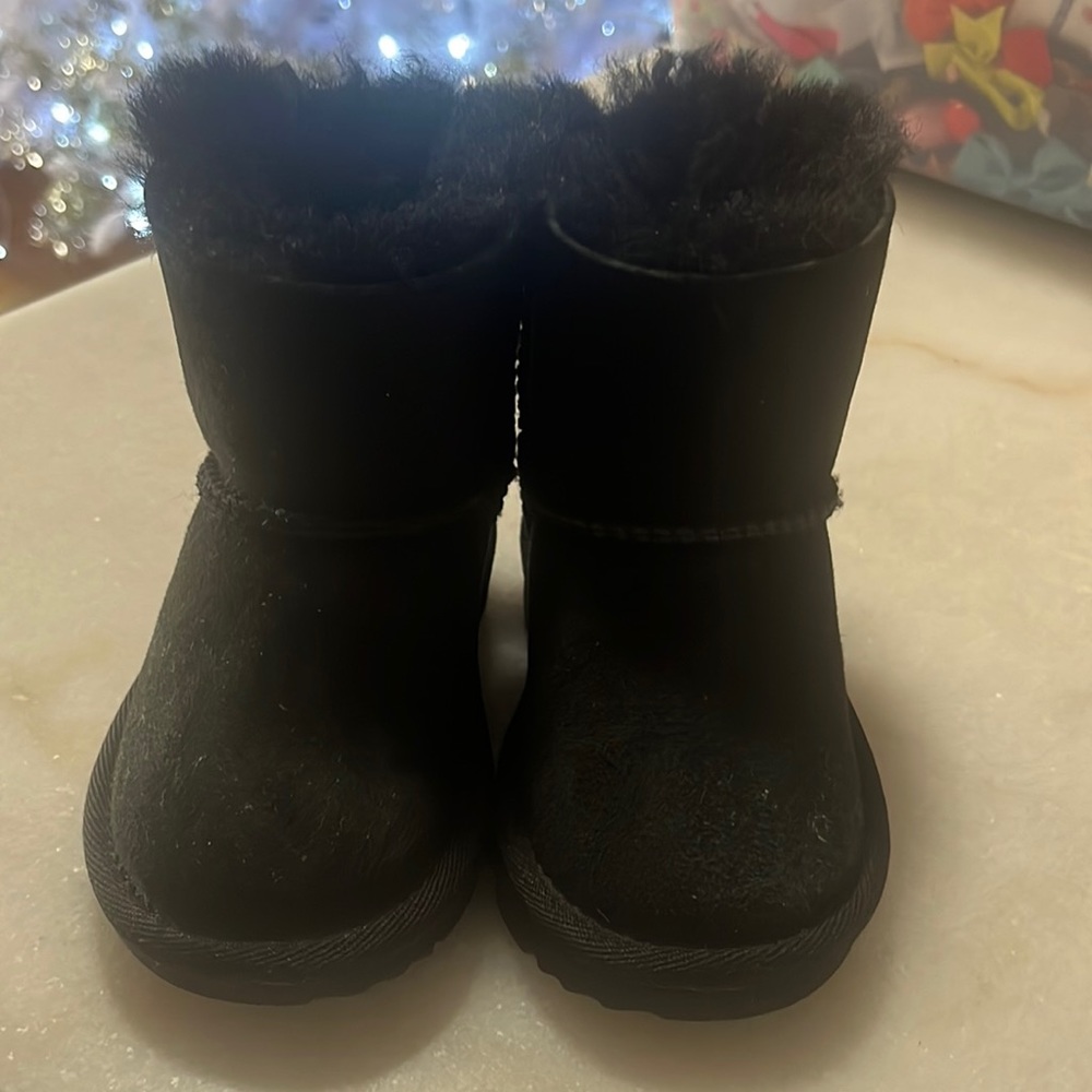 Black Infant Uggs size 5c
